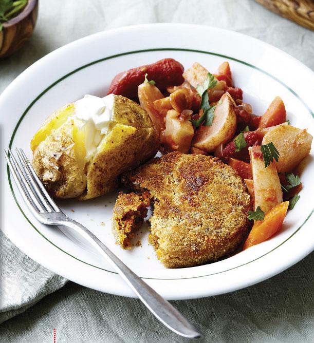 Ratatouille van wintergroenten met gepofte aardappel en groenteburger